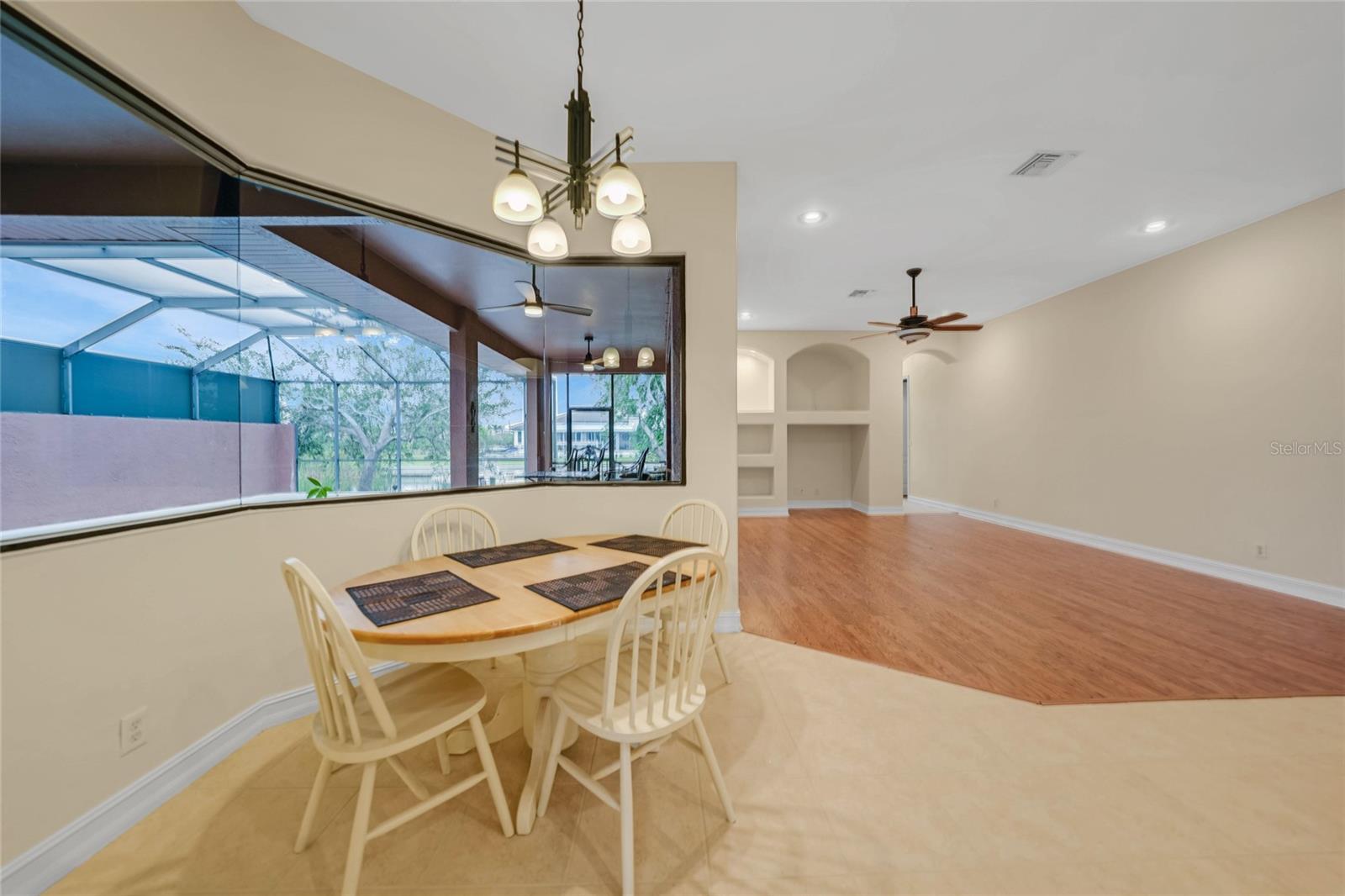Image 11 of 52 For 15538 Applewhite Circle