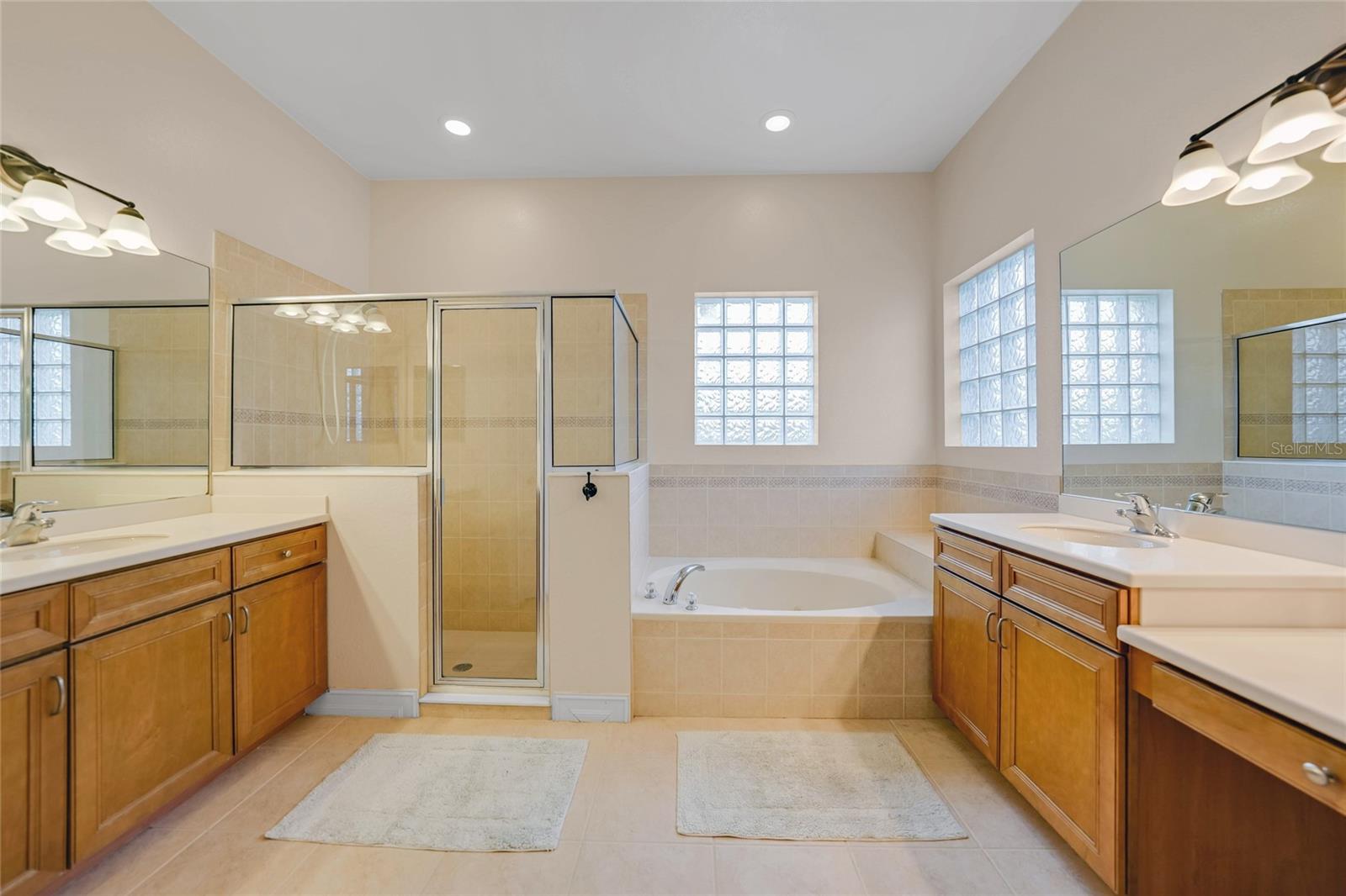 Image 17 of 52 For 15538 Applewhite Circle