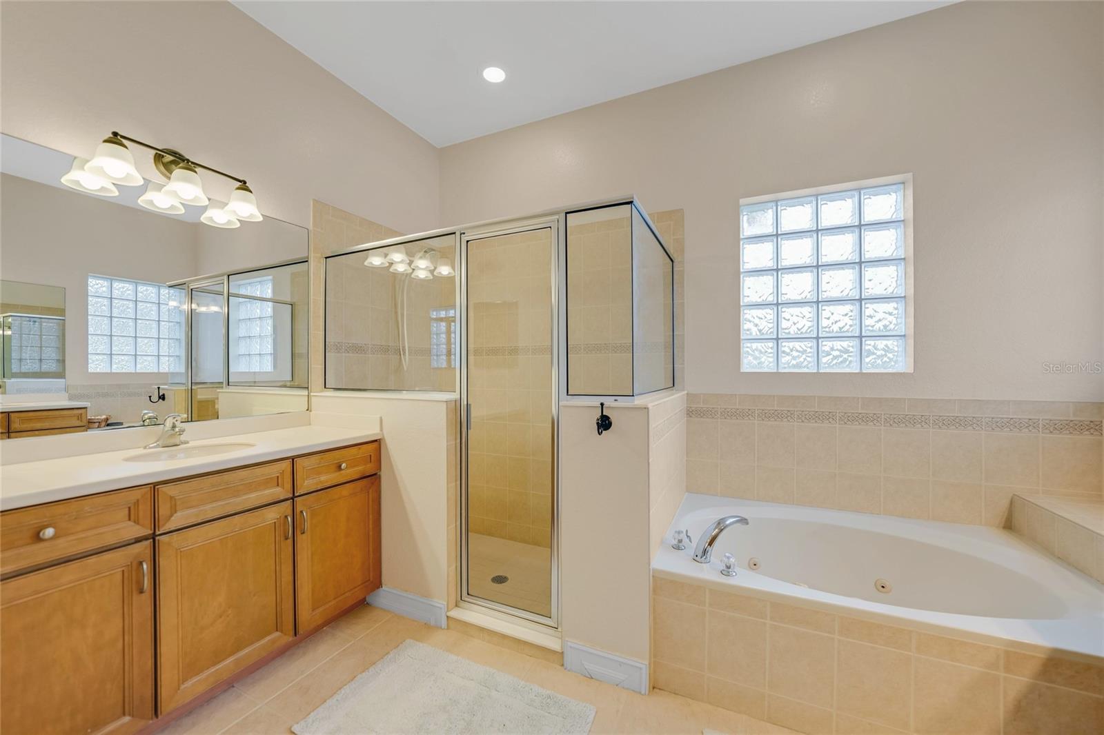 Image 18 of 52 For 15538 Applewhite Circle