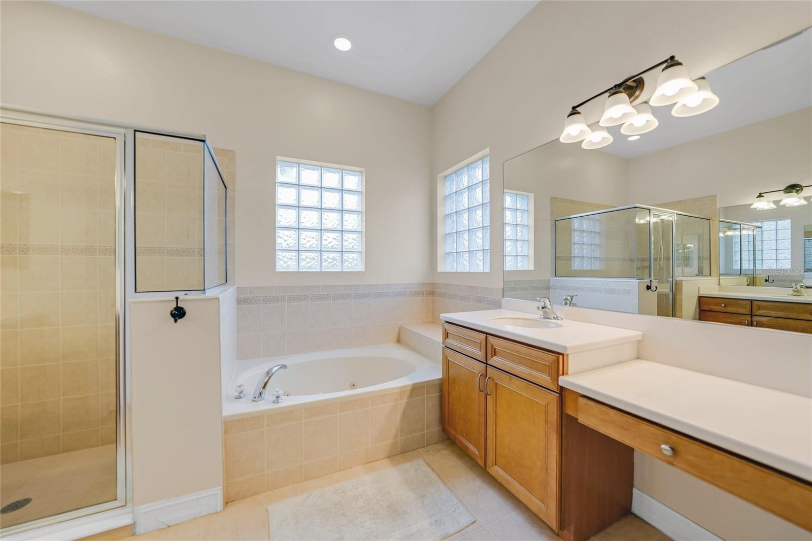 Image 19 of 52 For 15538 Applewhite Circle