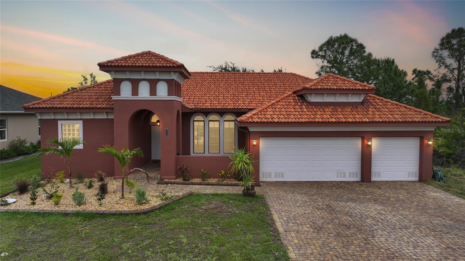 Image 2 of 52 For 15538 Applewhite Circle