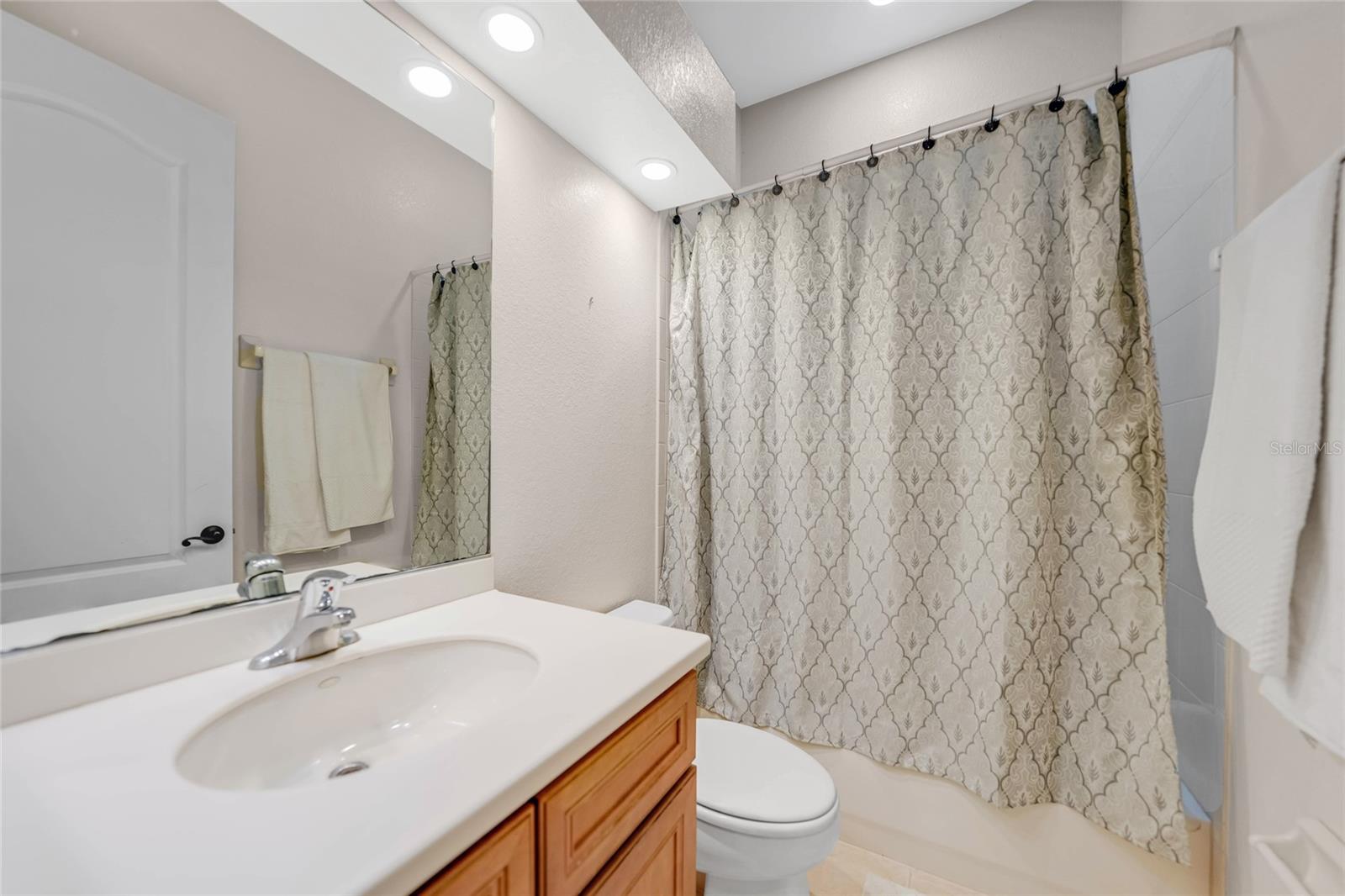 Image 24 of 52 For 15538 Applewhite Circle