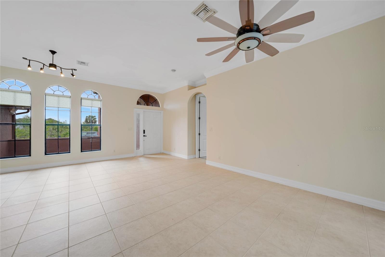 Image 6 of 52 For 15538 Applewhite Circle
