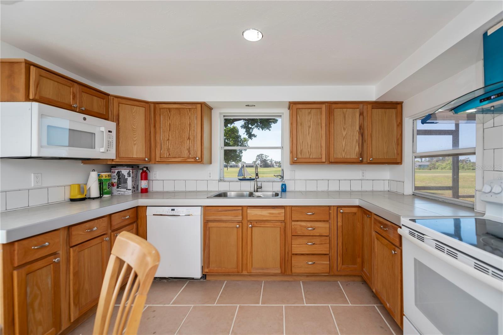 Image 4 of 53 For 81 Oakland Hills Place