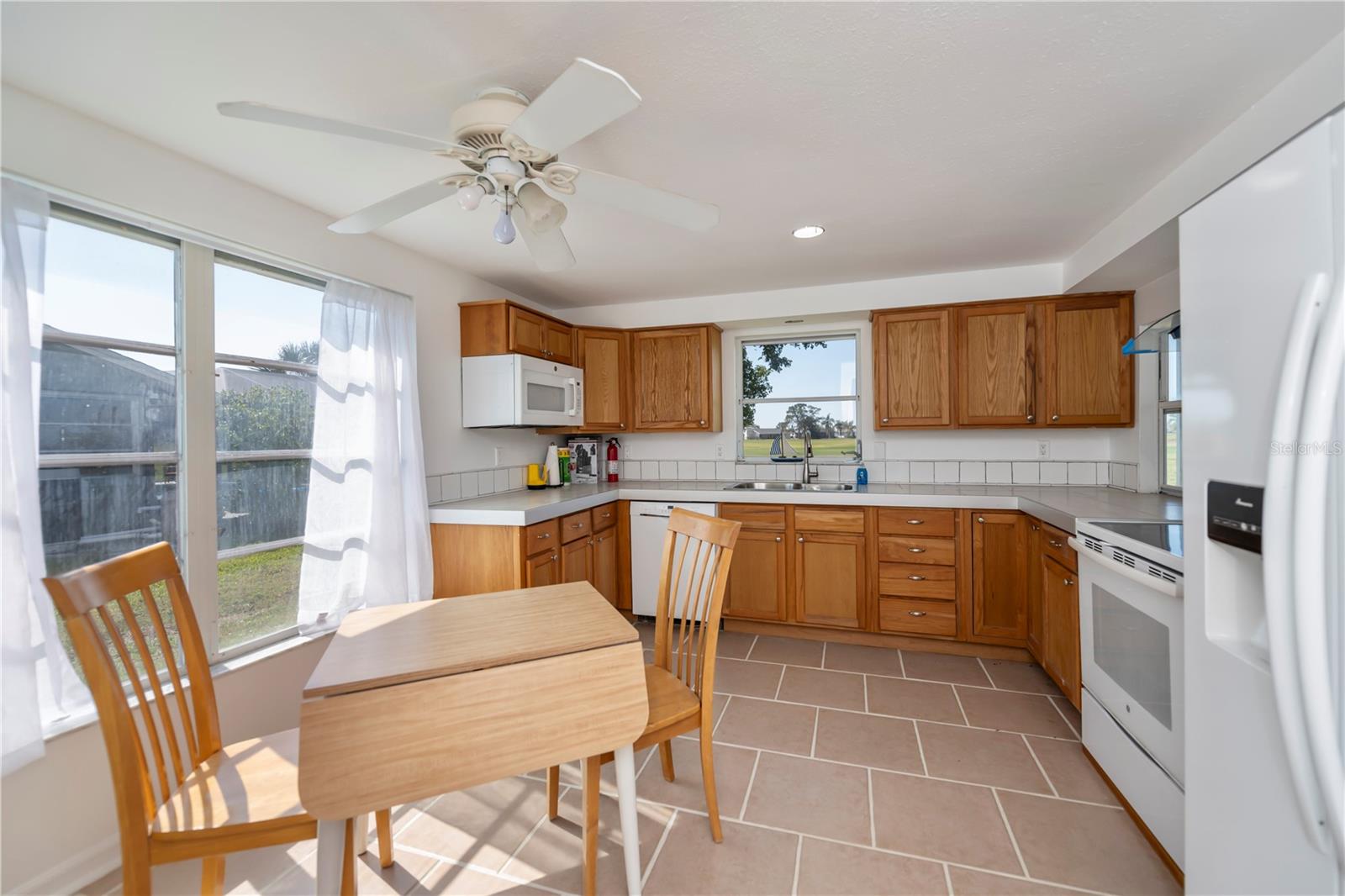 Image 7 of 53 For 81 Oakland Hills Place