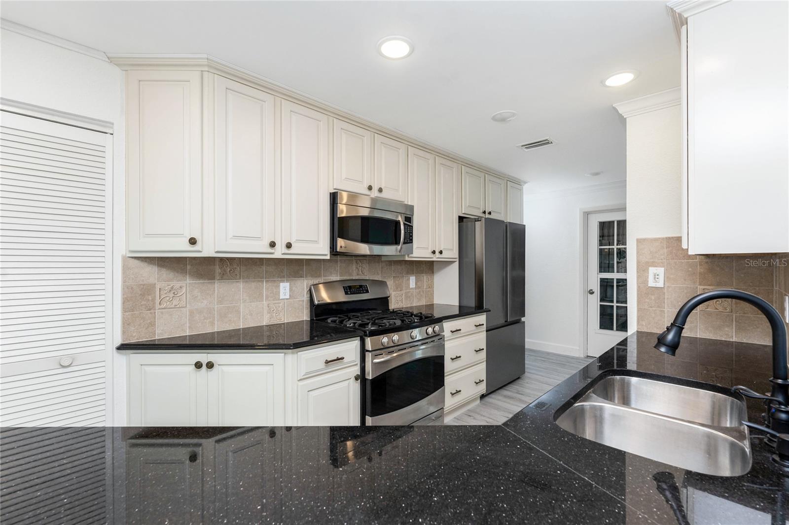 Image 10 of 33 For 5232 Conner Terrace