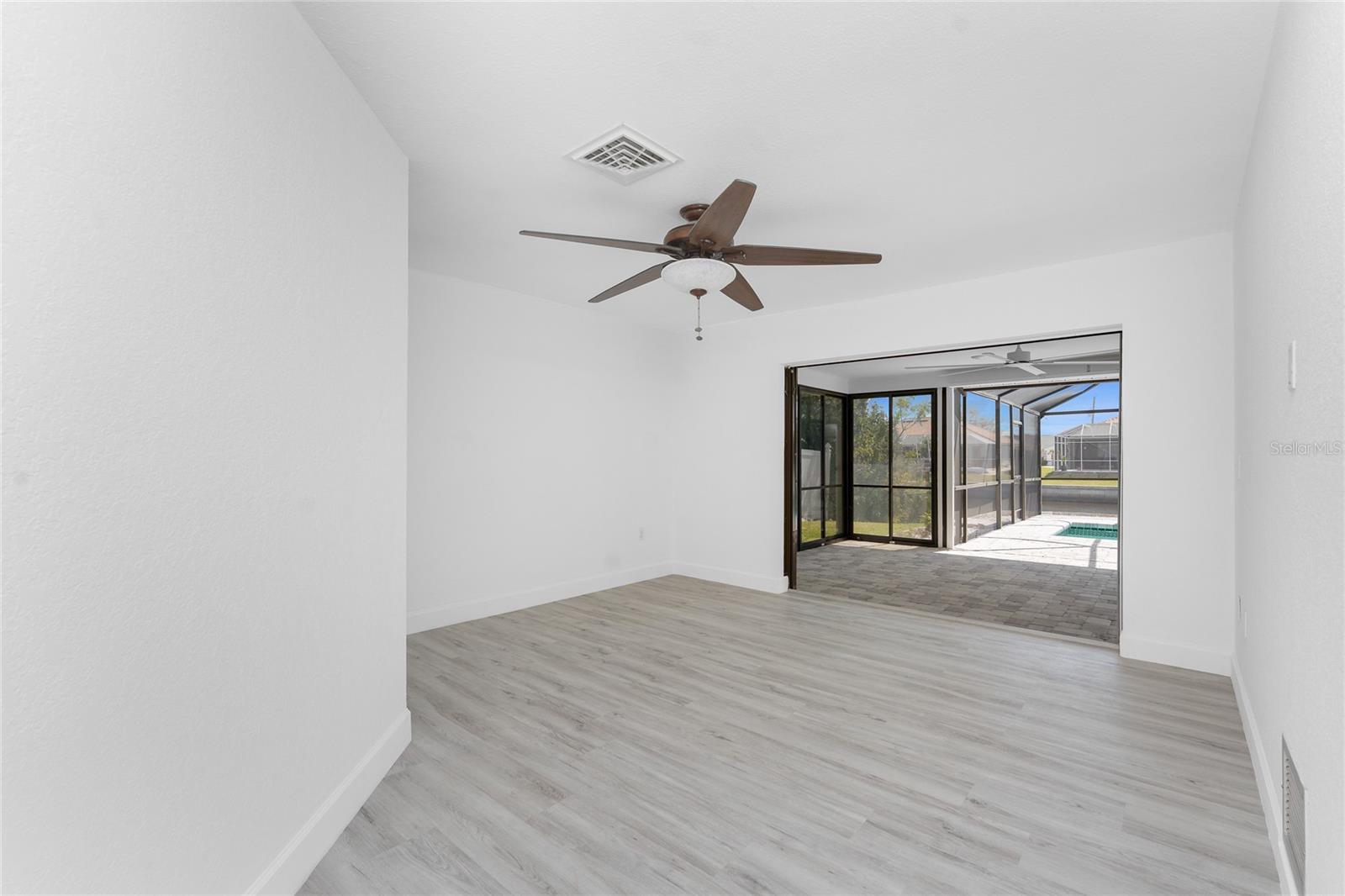 Image 13 of 33 For 5232 Conner Terrace