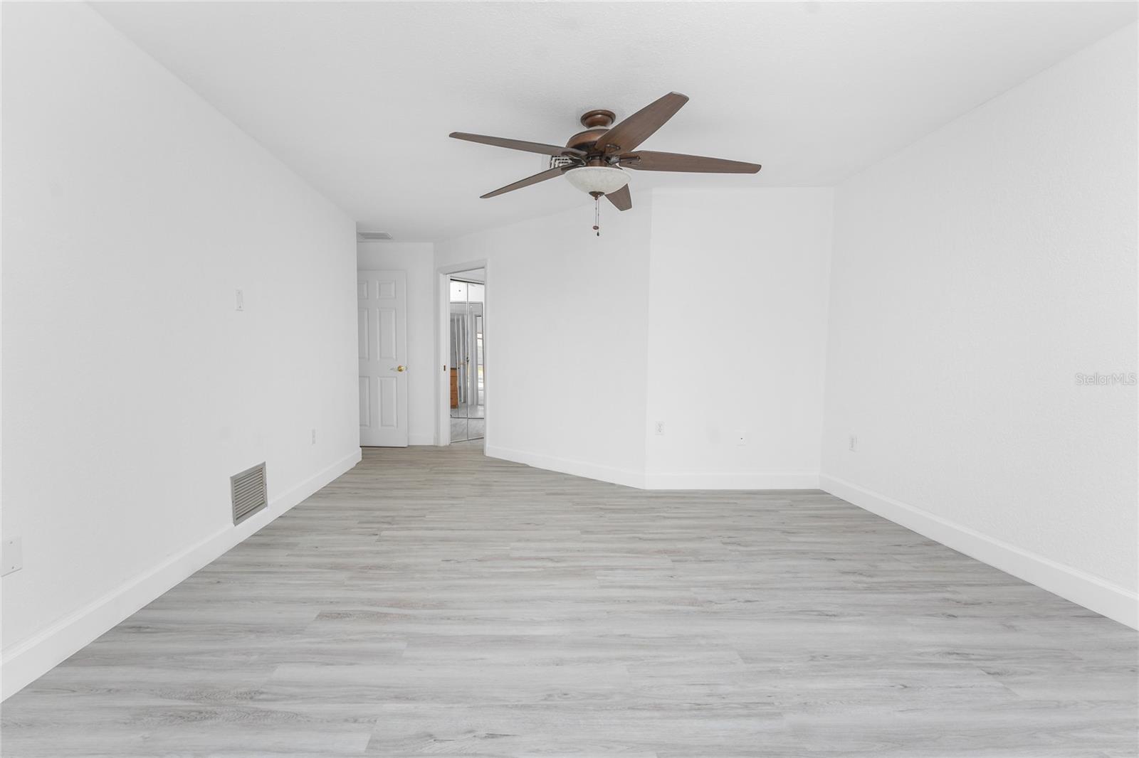 Image 14 of 33 For 5232 Conner Terrace