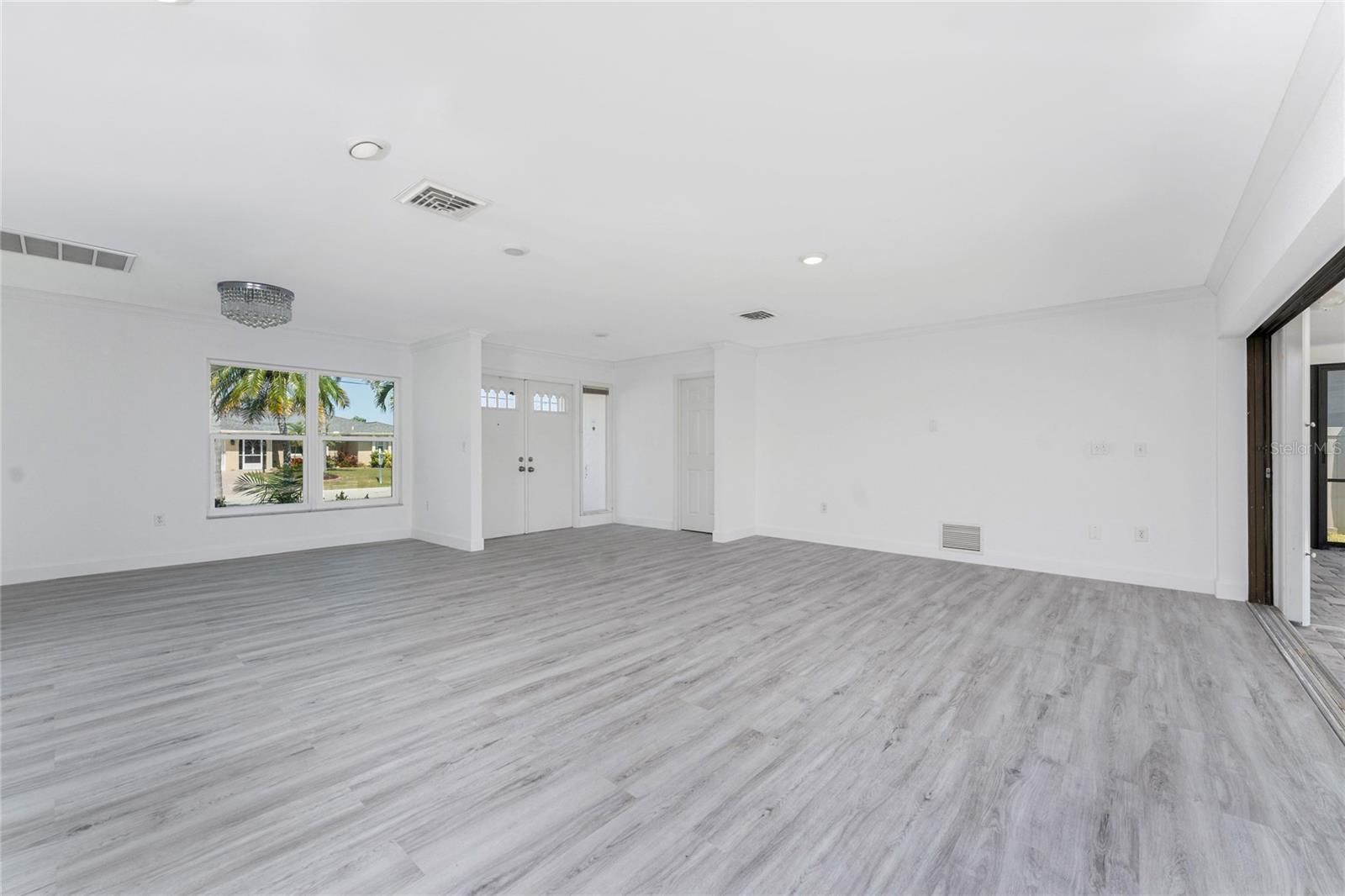 Image 4 of 33 For 5232 Conner Terrace