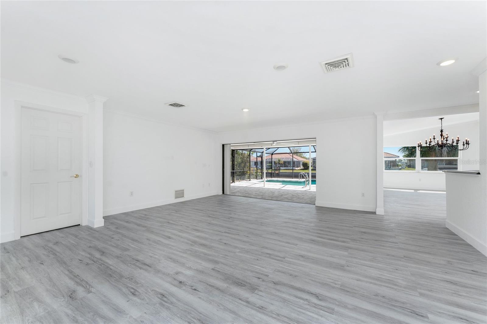 Image 7 of 33 For 5232 Conner Terrace