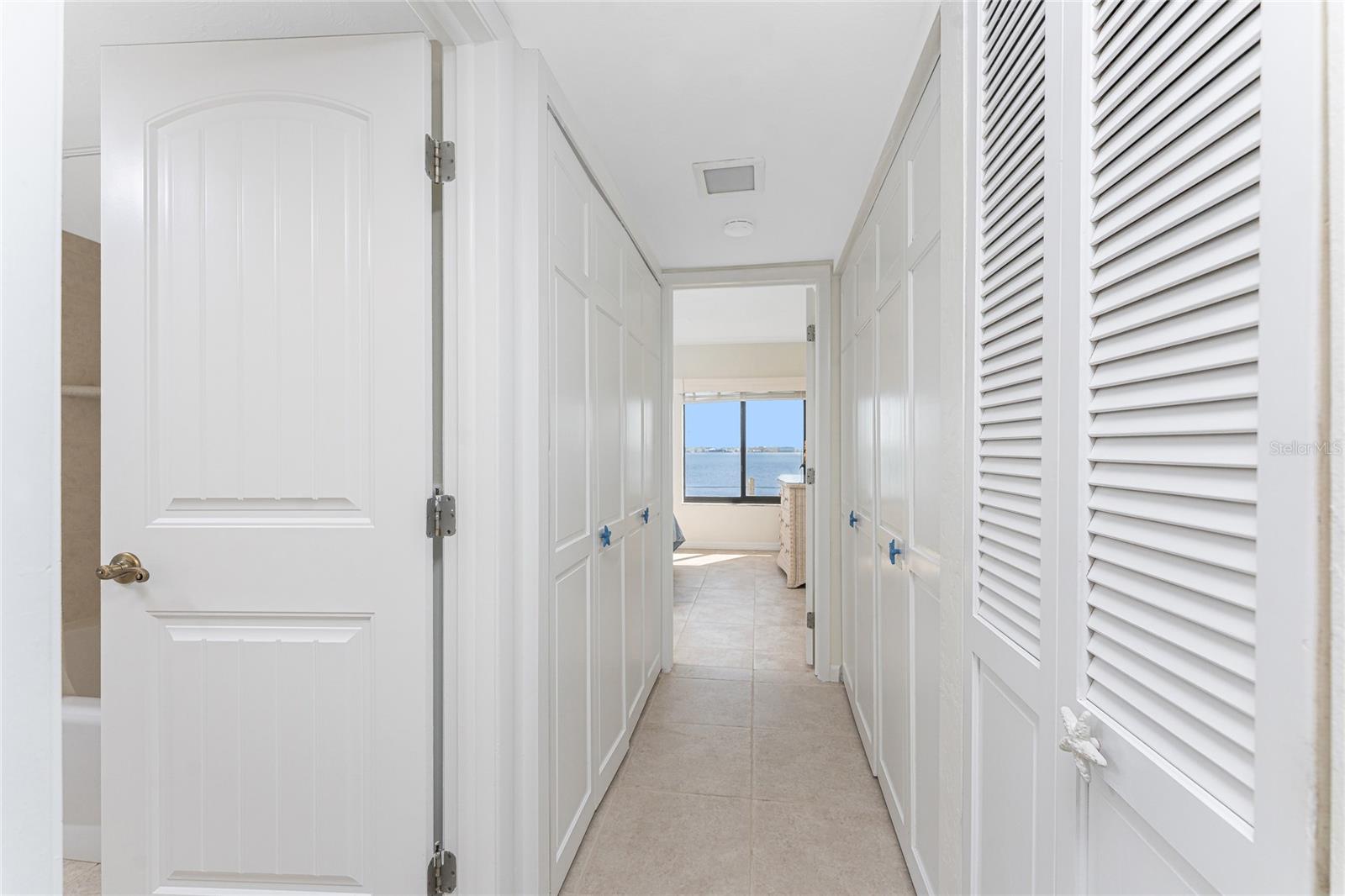 Image 20 of 46 For 2955 Beach Road D113
