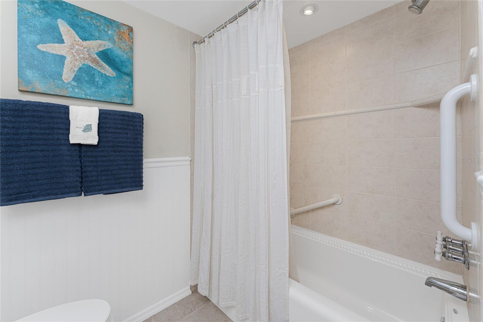 Image 26 of 46 For 2955 Beach Road D113