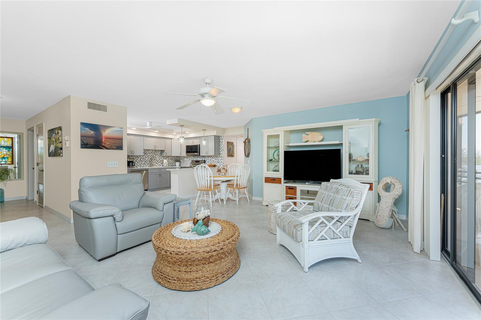 Image 14 of 53 For 2769 Beach Road 105