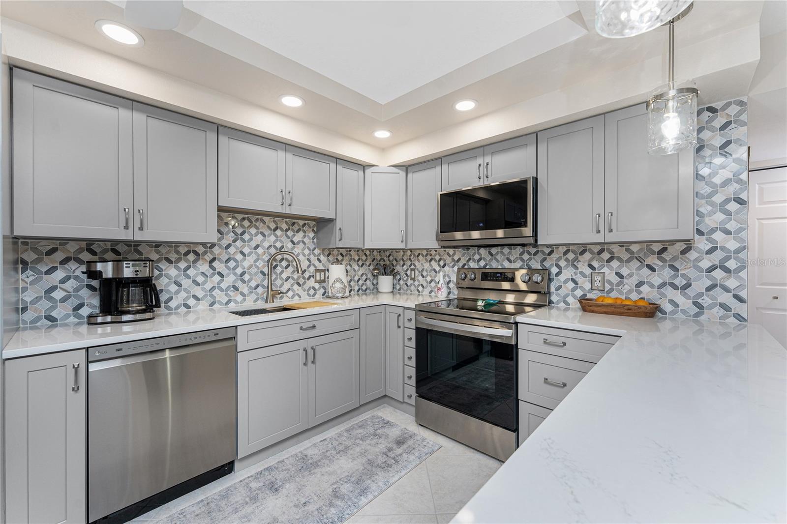 Image 17 of 53 For 2769 Beach Road 105