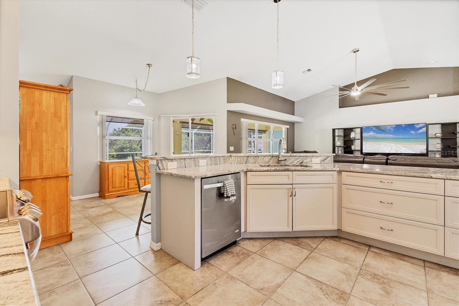 Image 14 of 100 For 6062 Spinnaker Boulevard