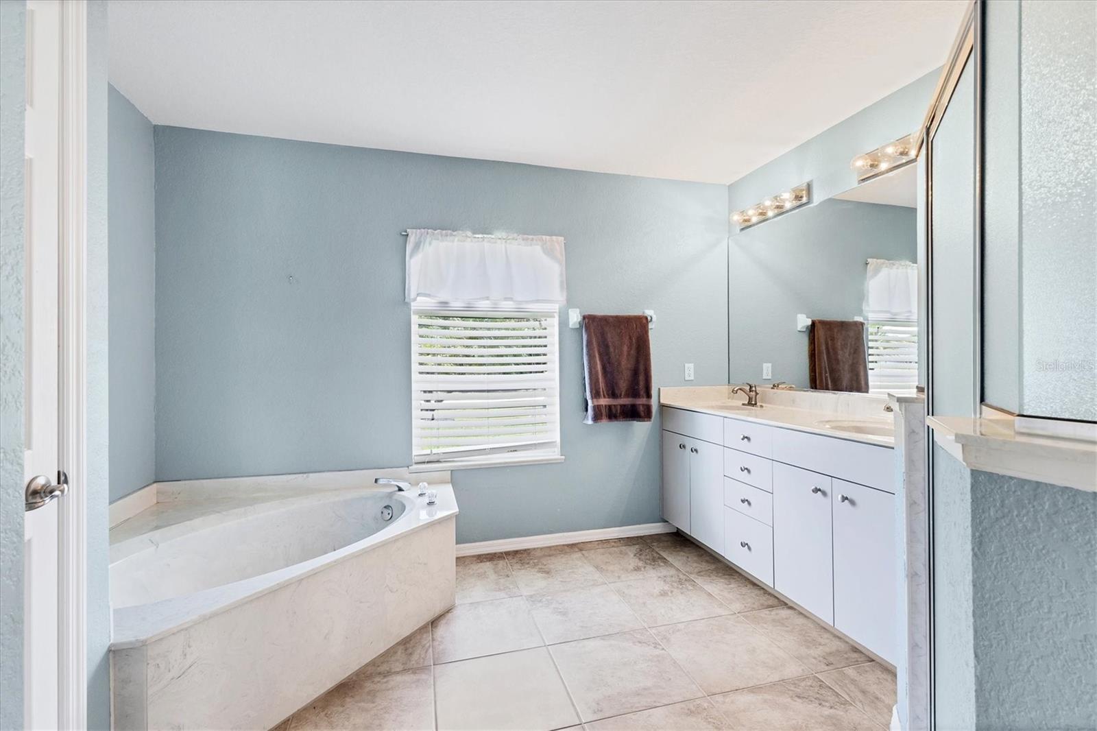 Image 22 of 100 For 6062 Spinnaker Boulevard