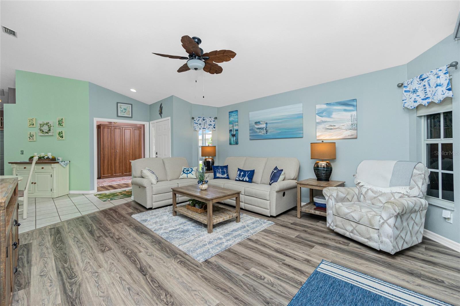 Image 16 of 50 For 4207 Fairway Place