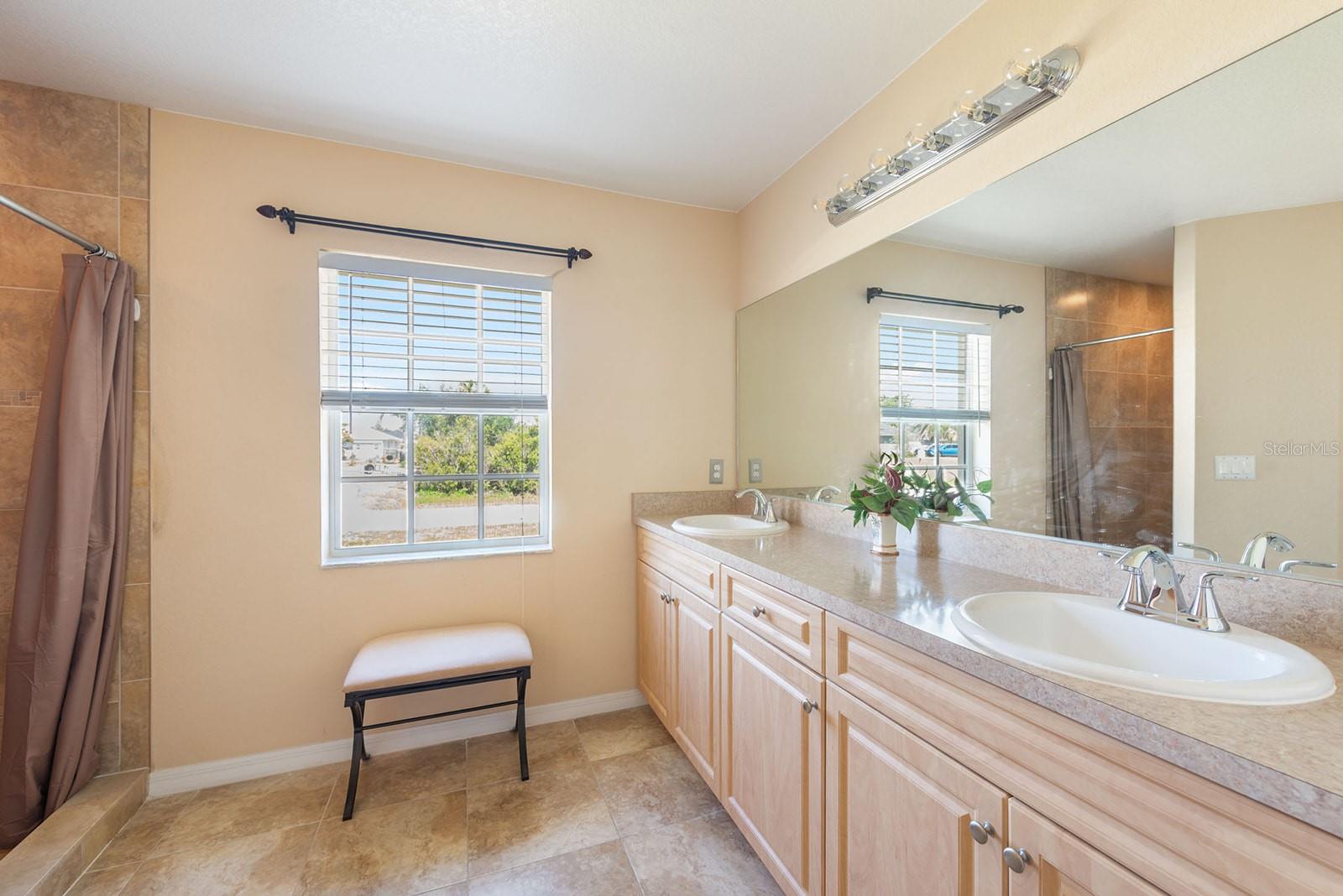 Image 21 of 41 For 7089 Benson Street