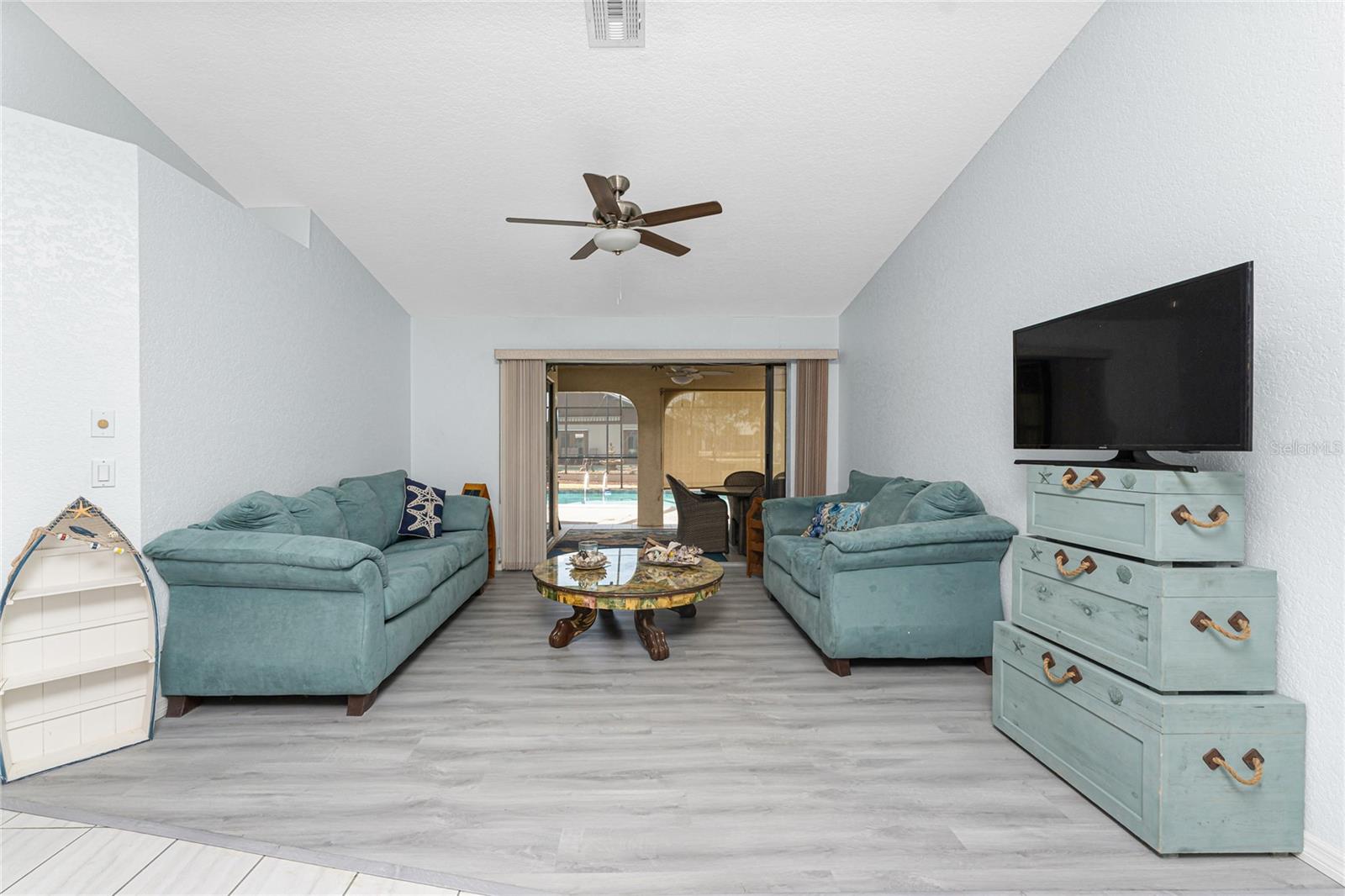 Image 12 of 60 For 23347 Lehigh Avenue