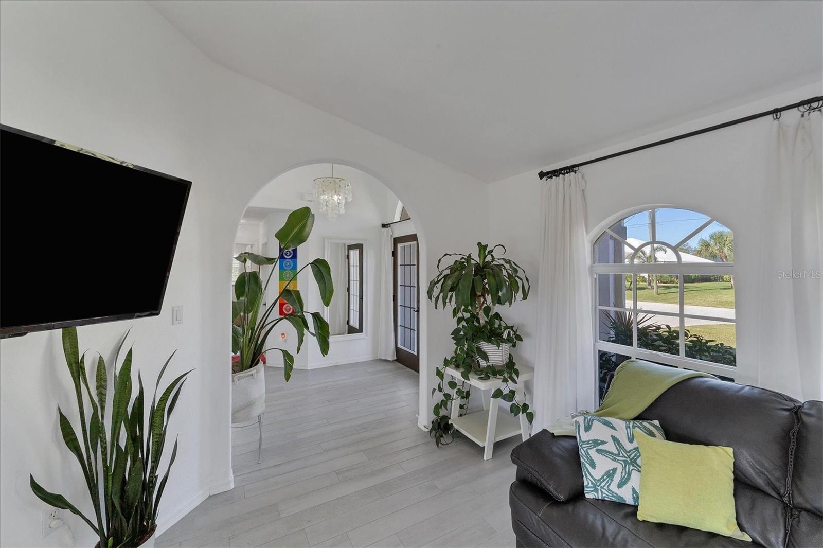 Image 5 of 43 For 56 Long Meadow Court