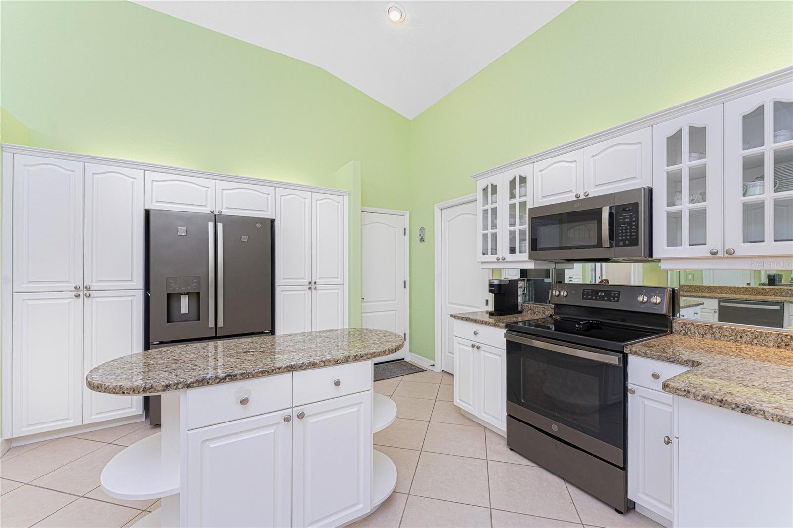 Image 12 of 48 For 810 Rotonda Circle