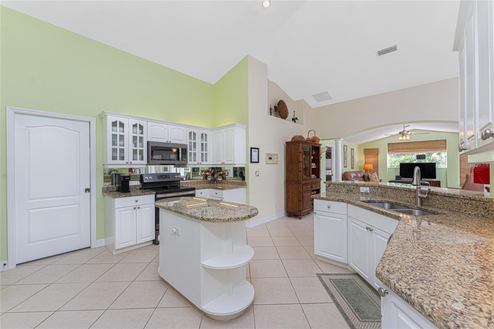 Image 13 of 48 For 810 Rotonda Circle