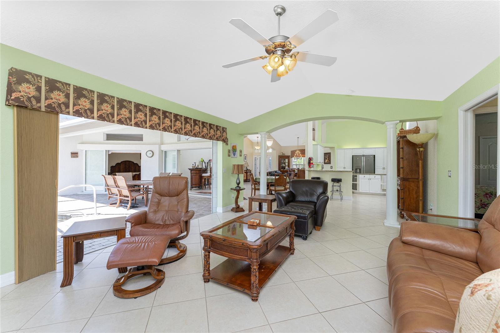Image 16 of 48 For 810 Rotonda Circle