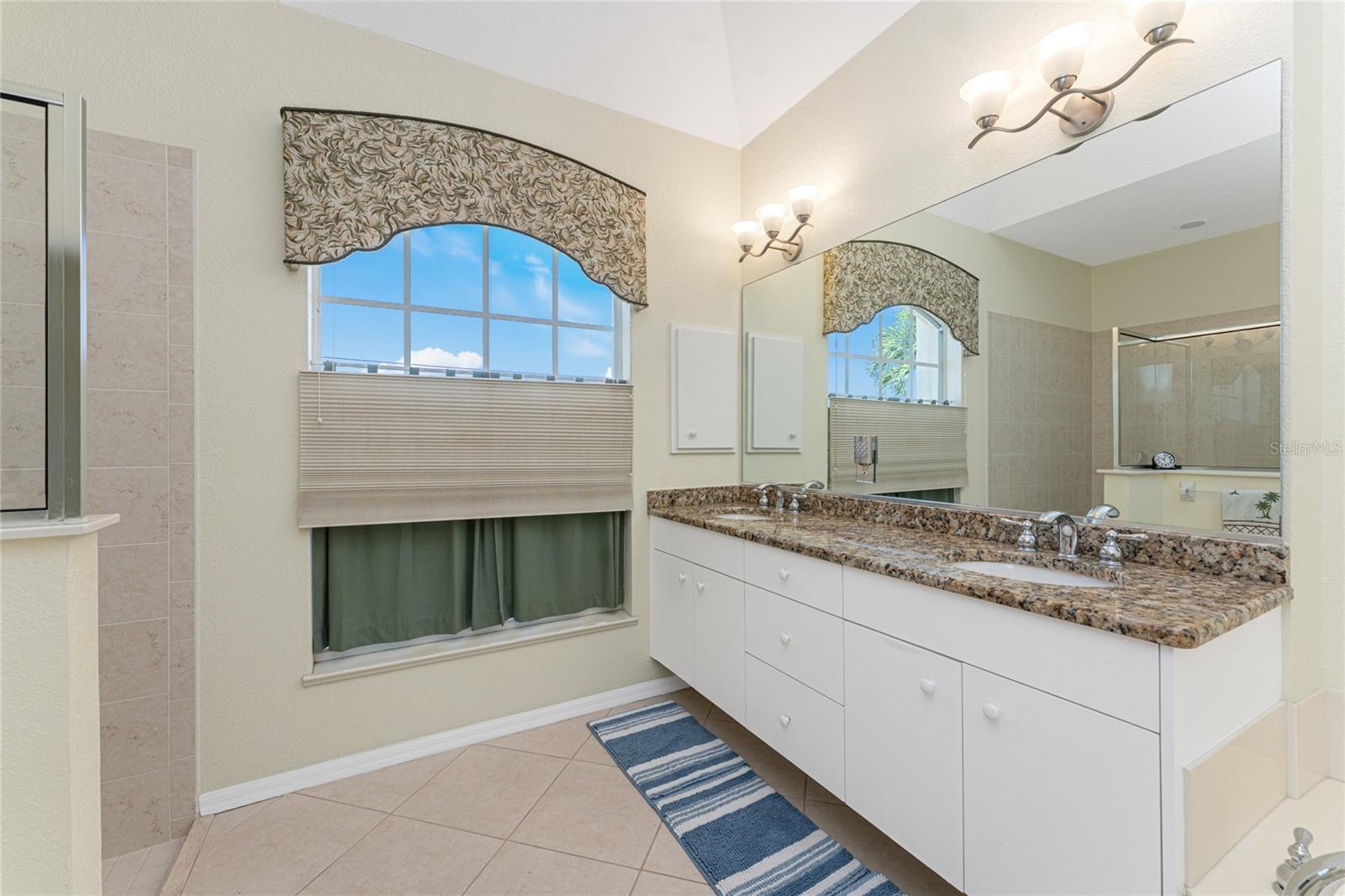 Image 22 of 48 For 810 Rotonda Circle