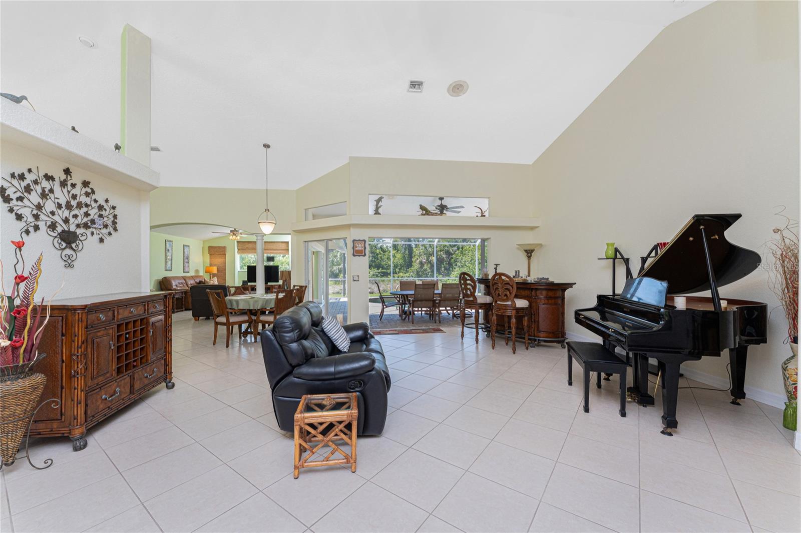 Image 3 of 48 For 810 Rotonda Circle