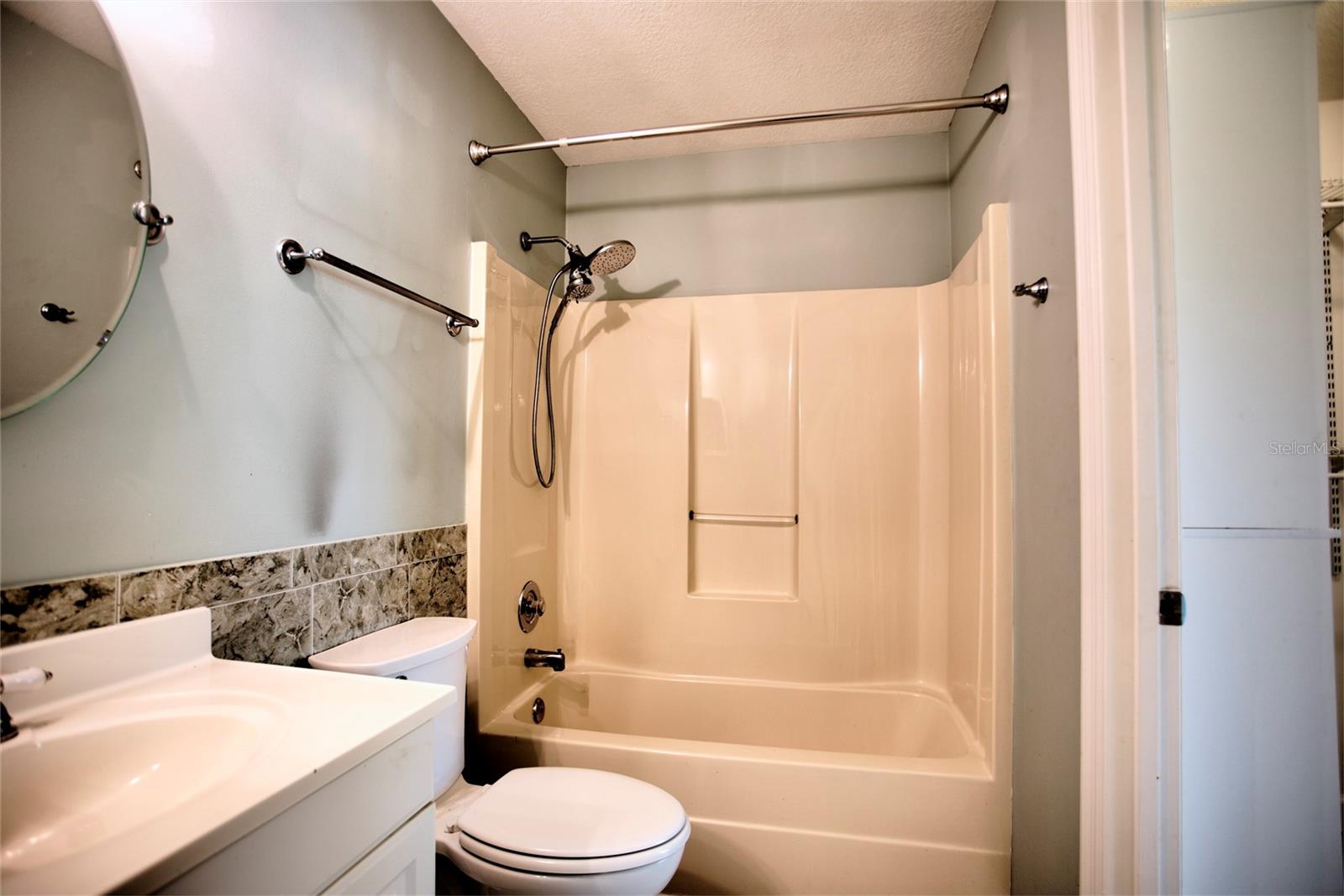Image 8 of 13 For 4410 Warren Avenue 104