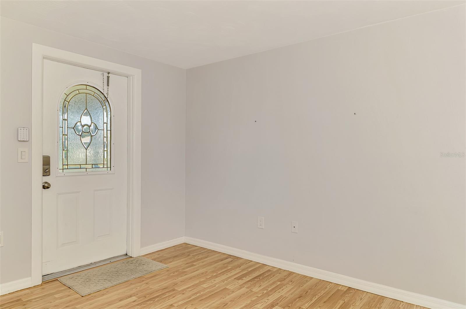 Image 18 of 71 For 842 6th Street
