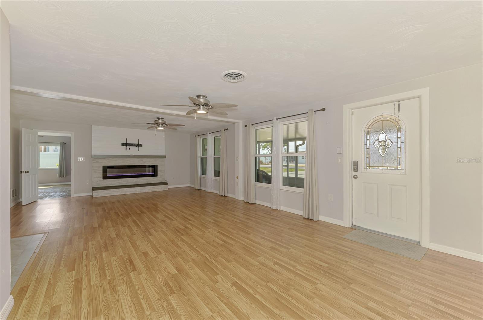 Image 19 of 71 For 842 6th Street