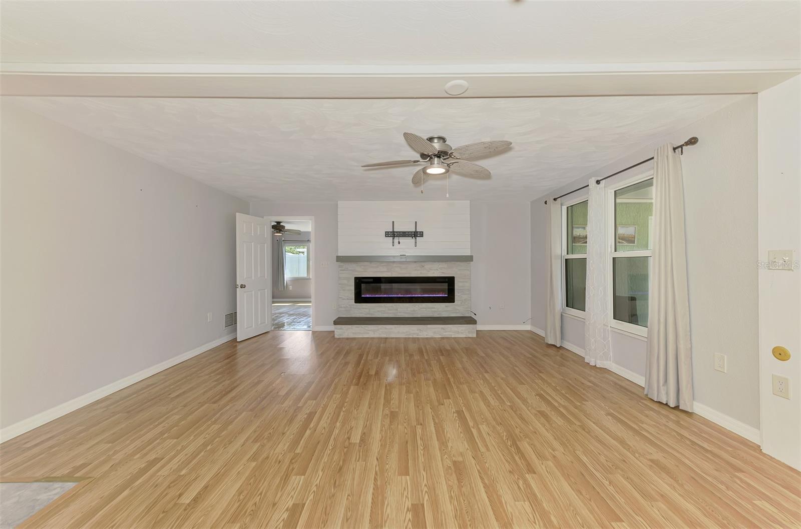 Image 20 of 71 For 842 6th Street