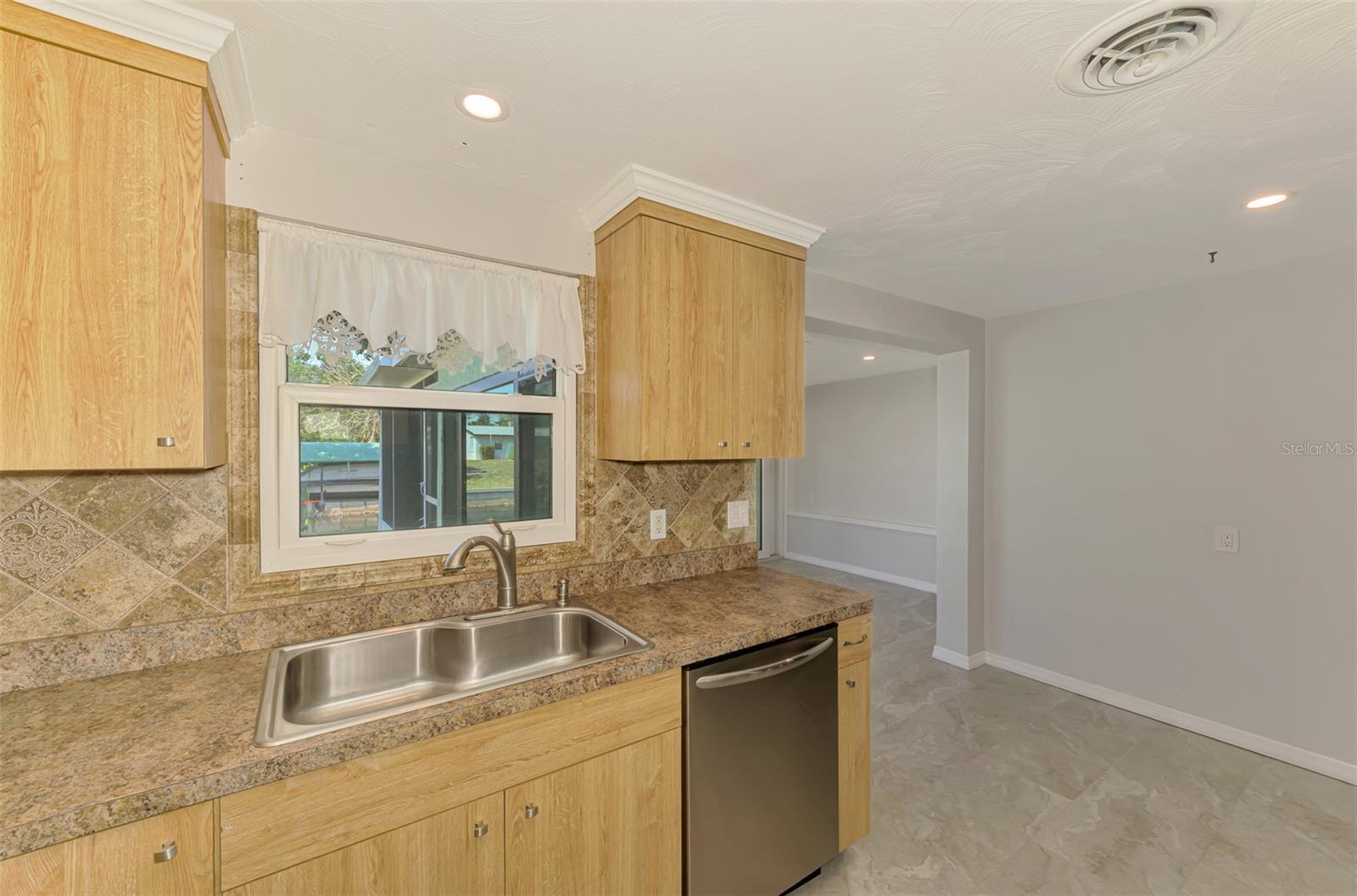 Image 29 of 71 For 842 6th Street