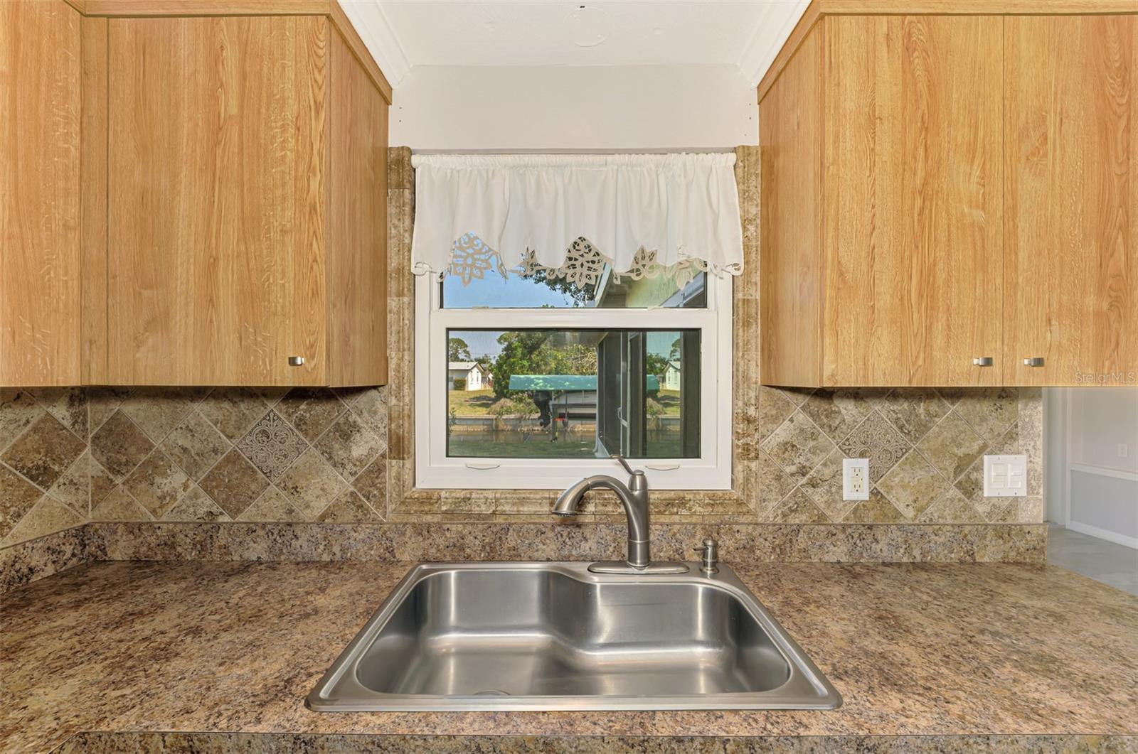Image 30 of 71 For 842 6th Street