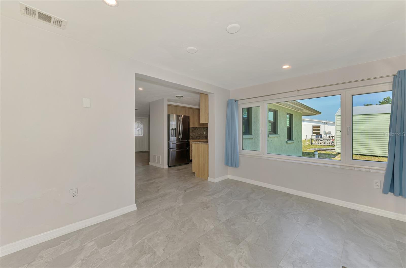Image 33 of 71 For 842 6th Street