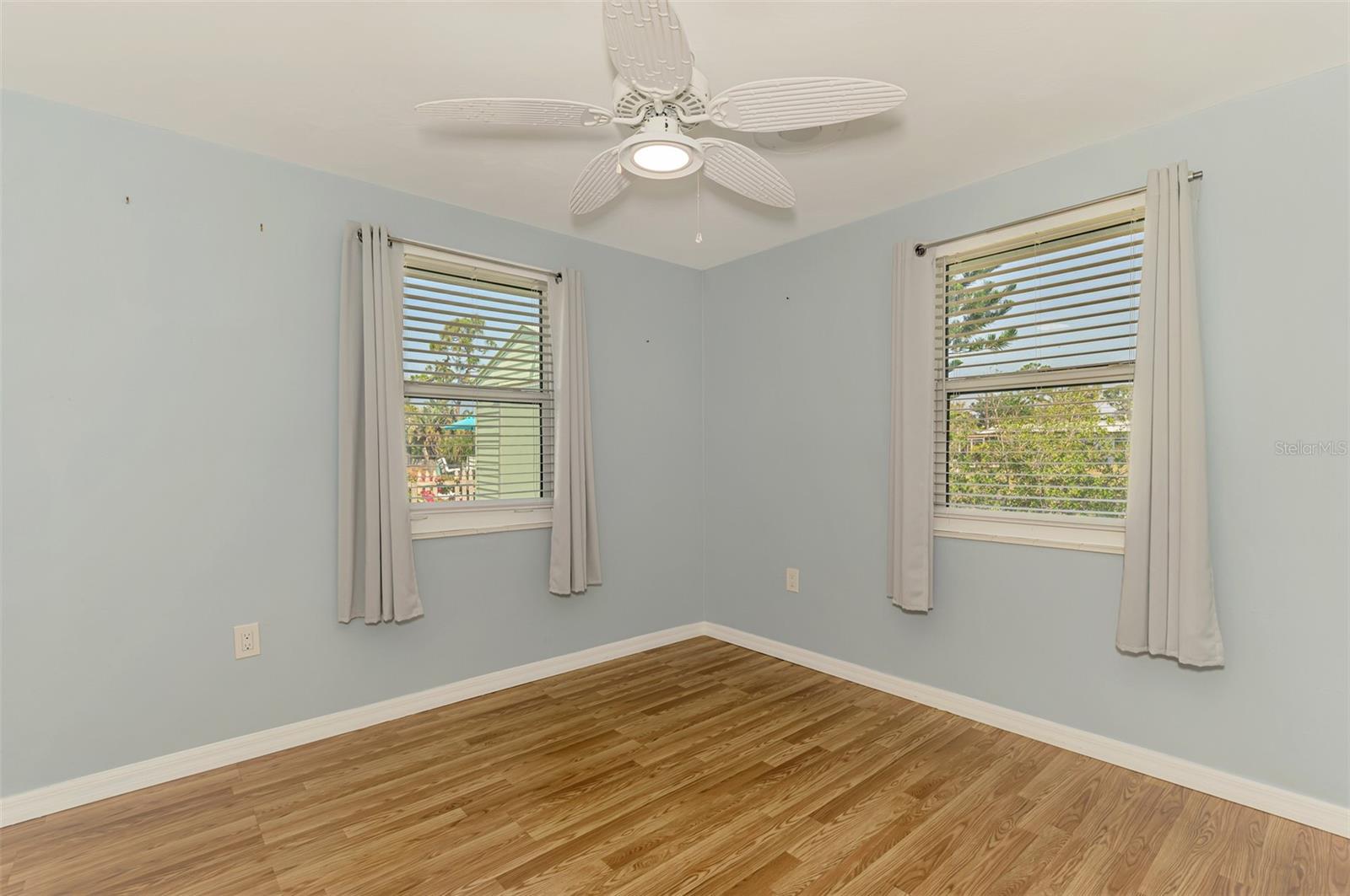 Image 42 of 71 For 842 6th Street