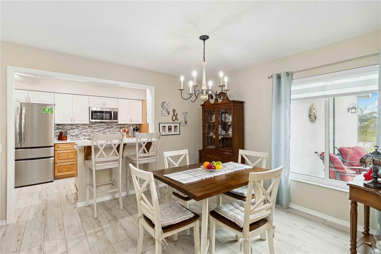 Image 12 of 66 For 667 Foxwood Boulevard