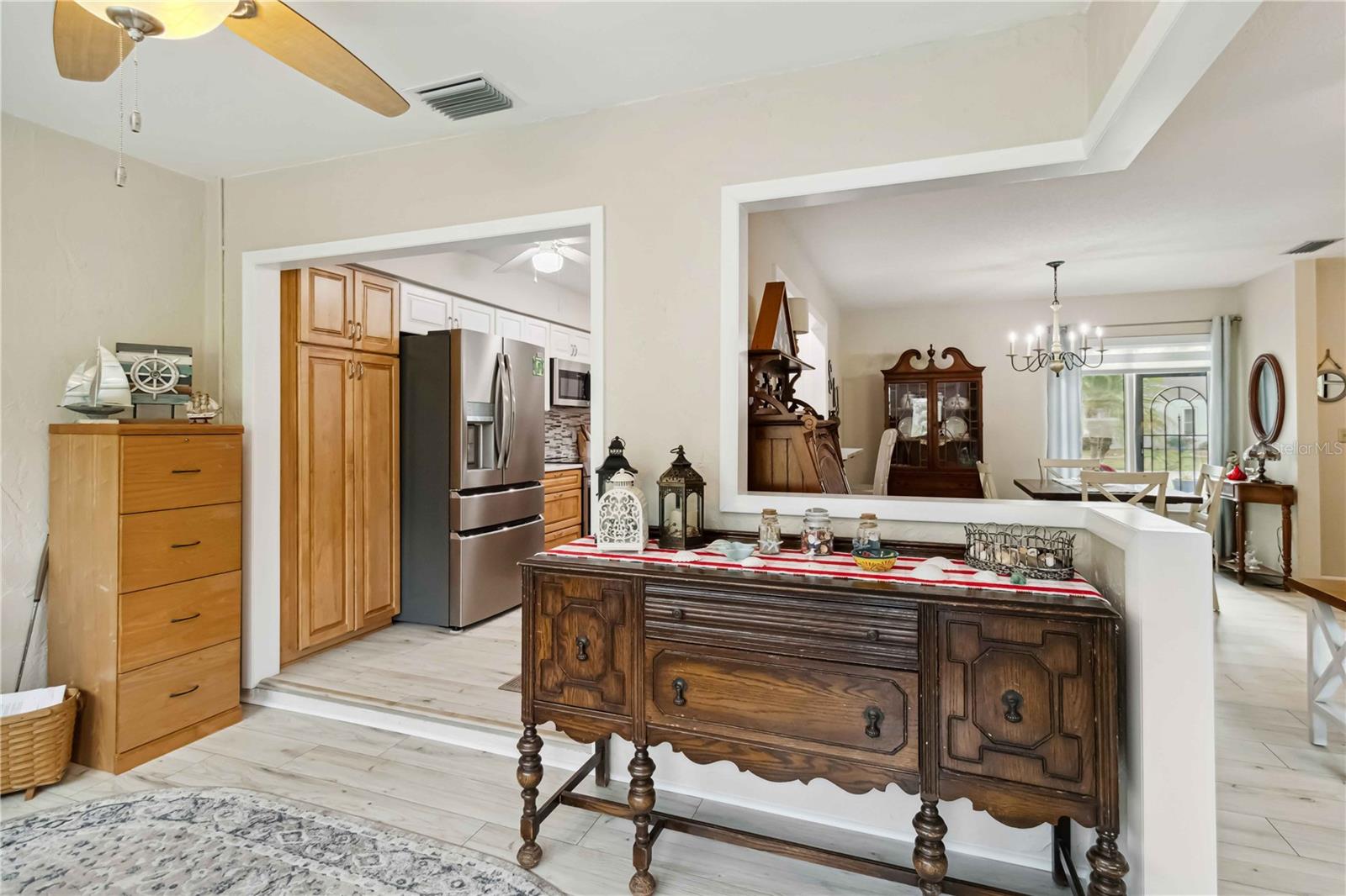 Image 14 of 66 For 667 Foxwood Boulevard