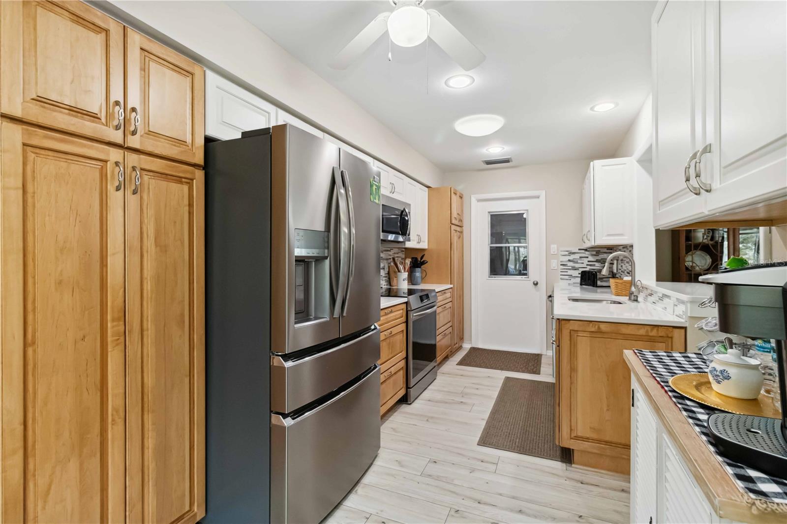 Image 17 of 66 For 667 Foxwood Boulevard