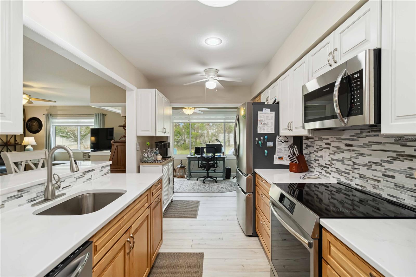 Image 18 of 66 For 667 Foxwood Boulevard
