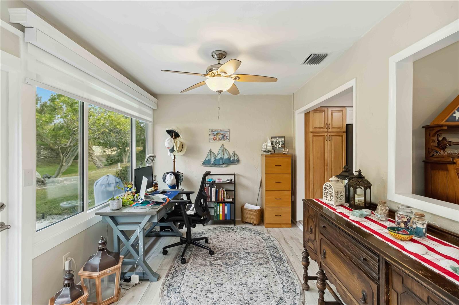 Image 21 of 66 For 667 Foxwood Boulevard