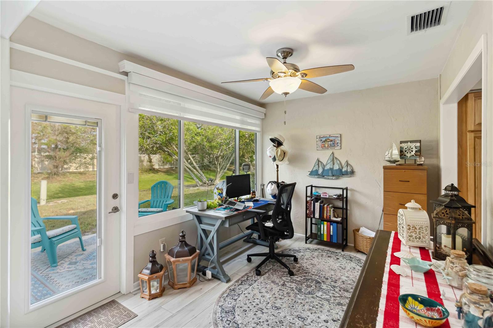 Image 22 of 66 For 667 Foxwood Boulevard