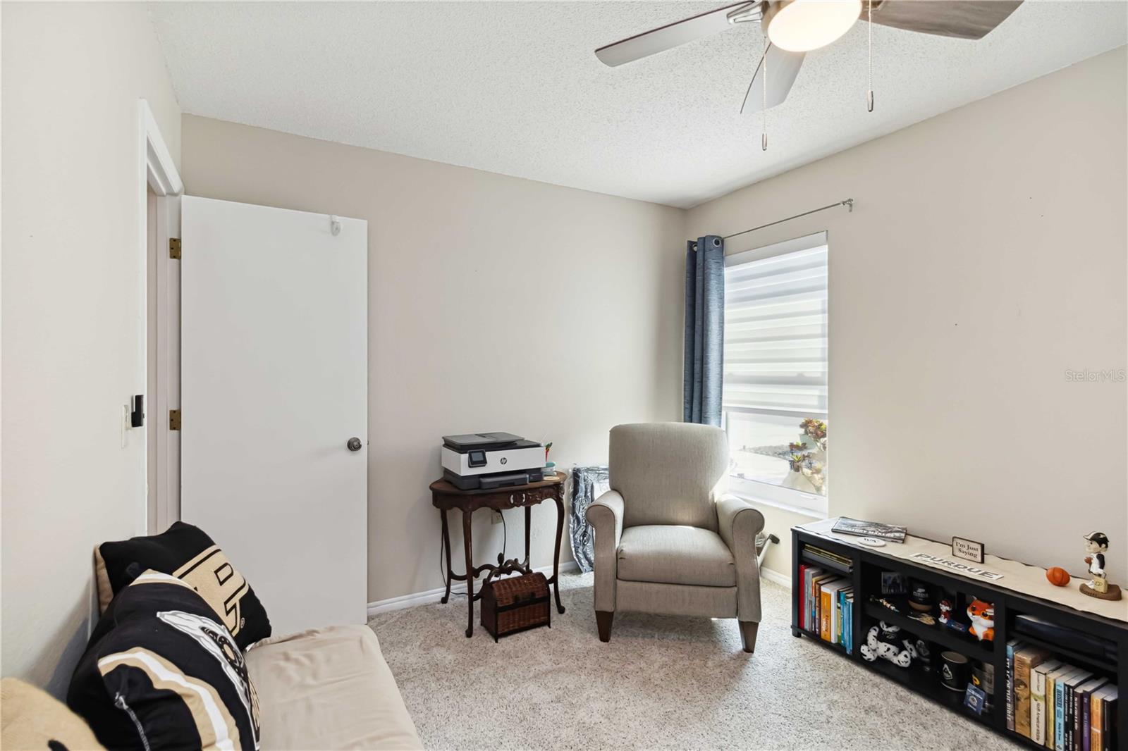 Image 33 of 66 For 667 Foxwood Boulevard