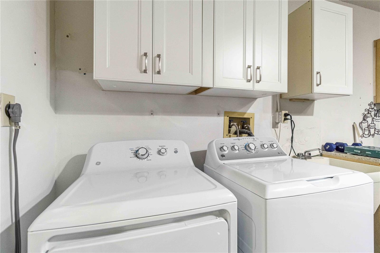 Image 35 of 66 For 667 Foxwood Boulevard