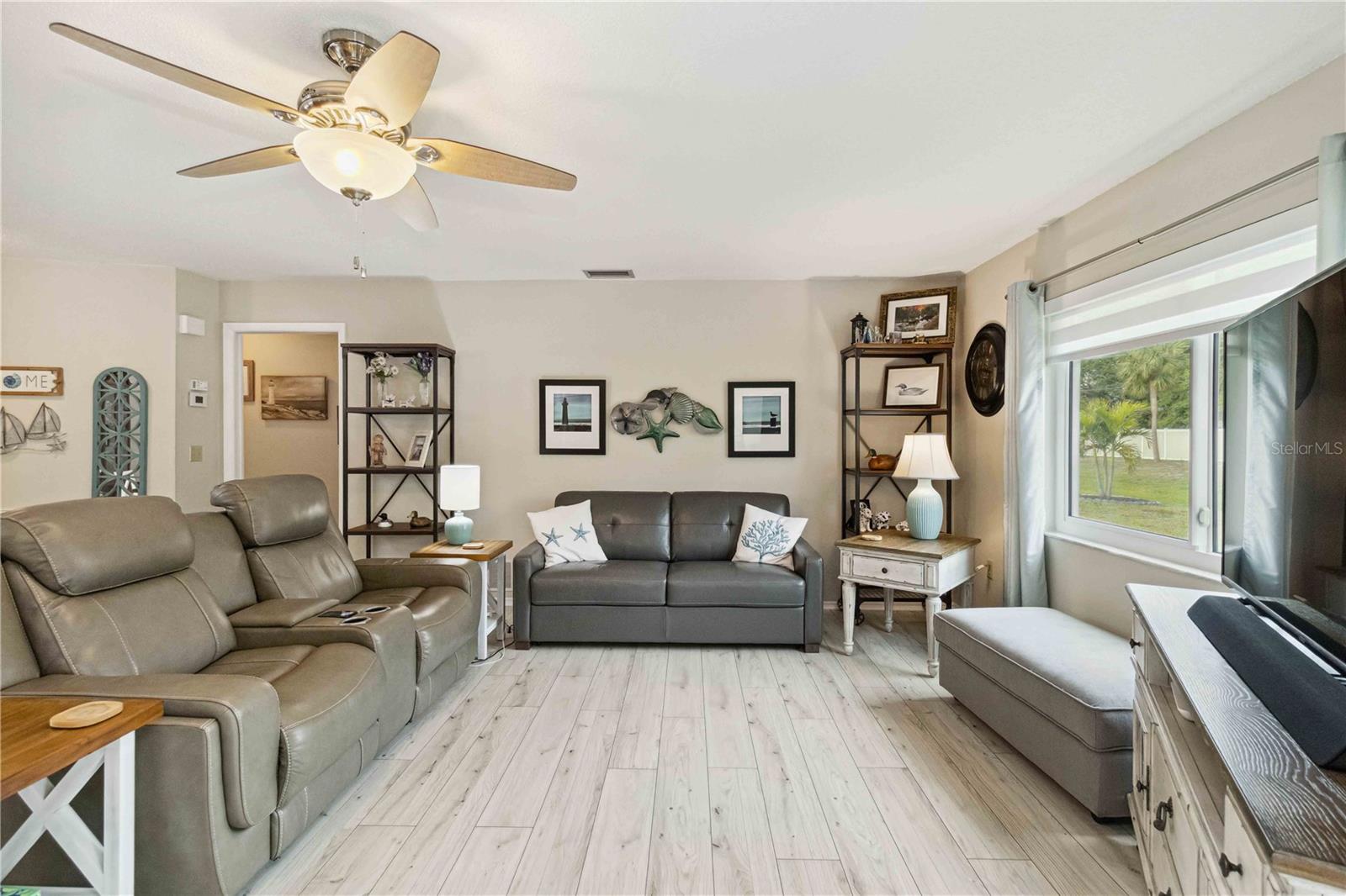 Image 8 of 66 For 667 Foxwood Boulevard