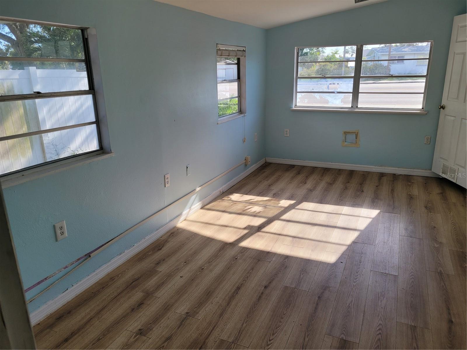 Image 10 of 20 For 659 Indiana Avenue