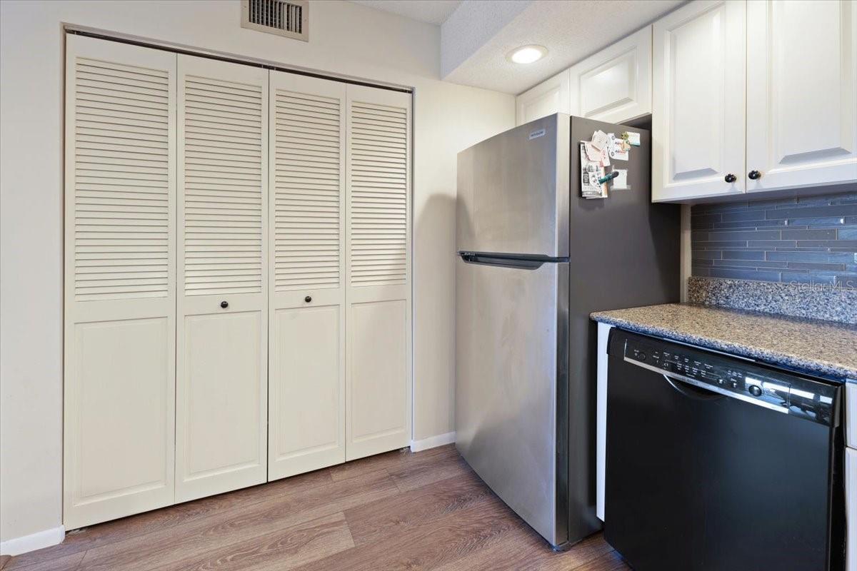 Image 22 of 55 For 2769 Beach Road 205