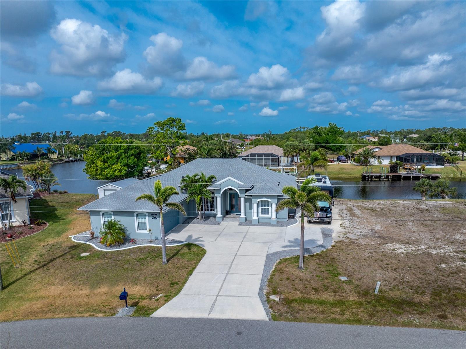 Image 2 of 68 For 15674 Applewhite Circle
