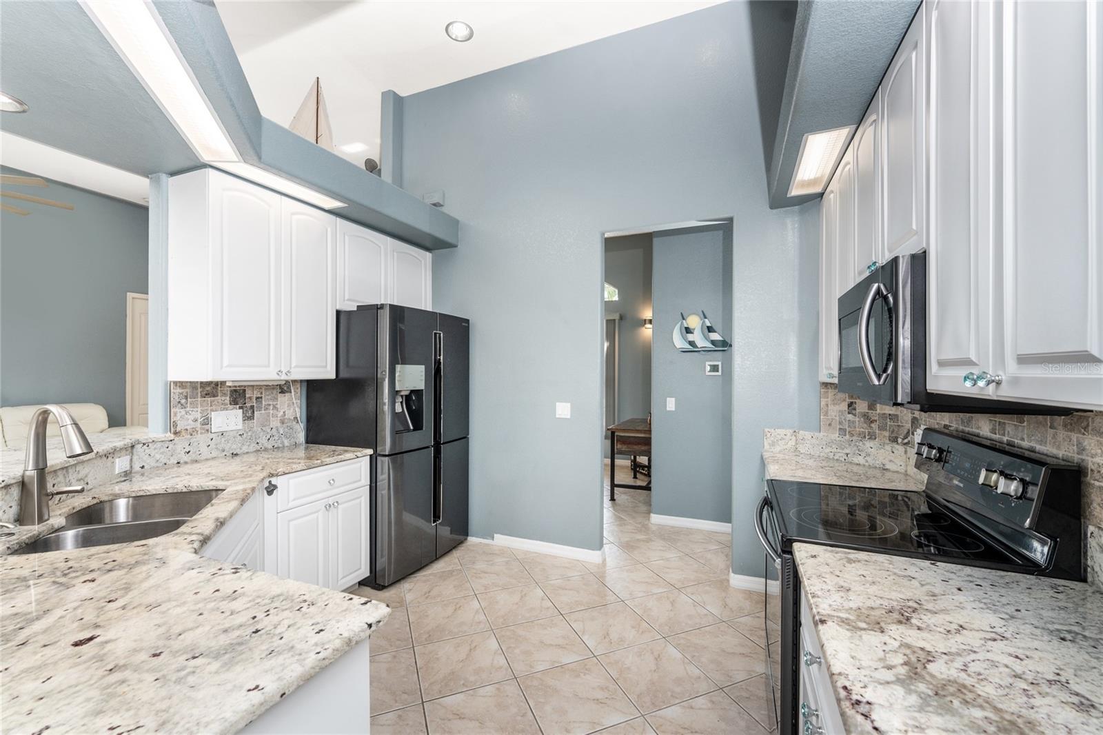 Image 22 of 68 For 15674 Applewhite Circle